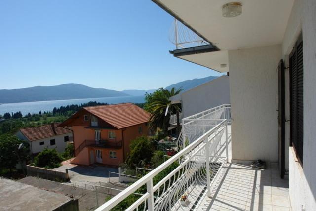 Hotel Wisteria à Tivat Extérieur photo