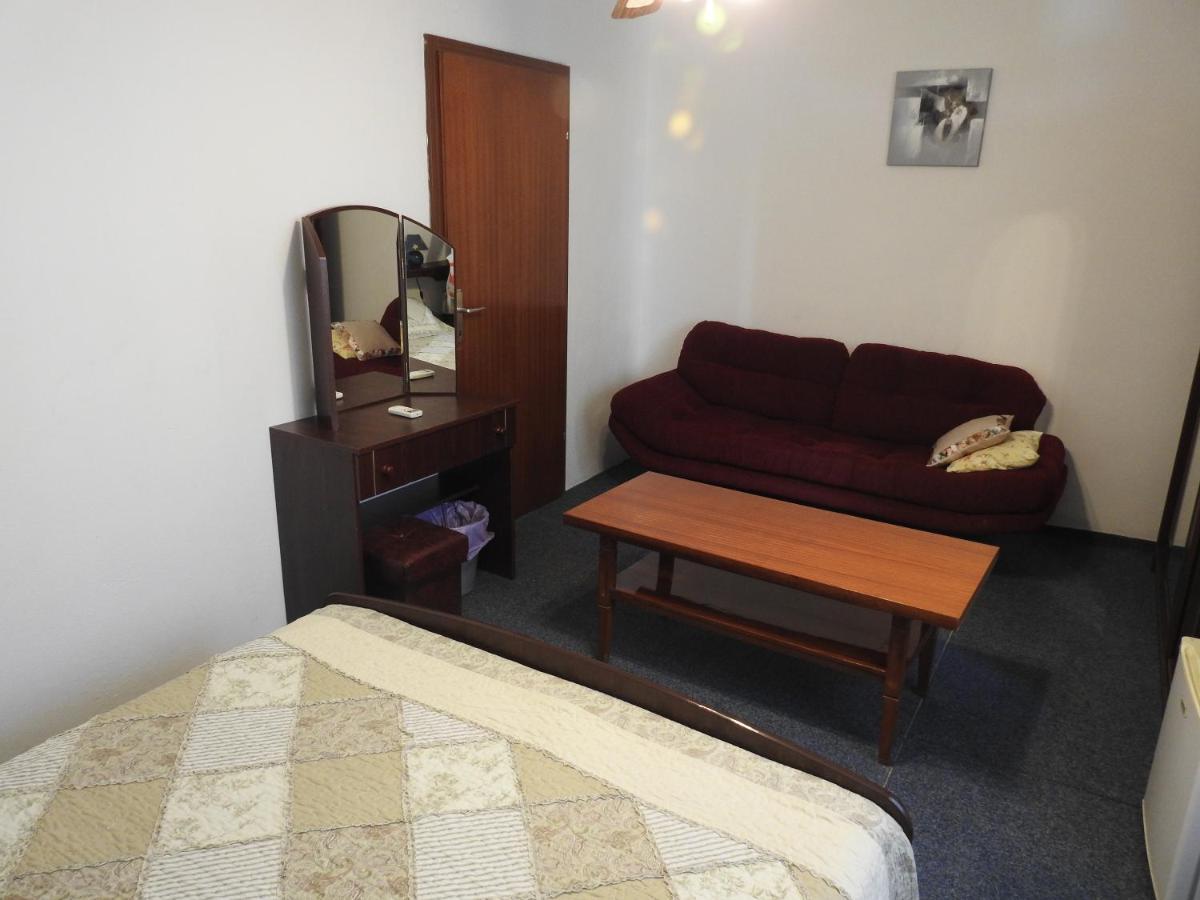 Hotel Wisteria à Tivat Extérieur photo