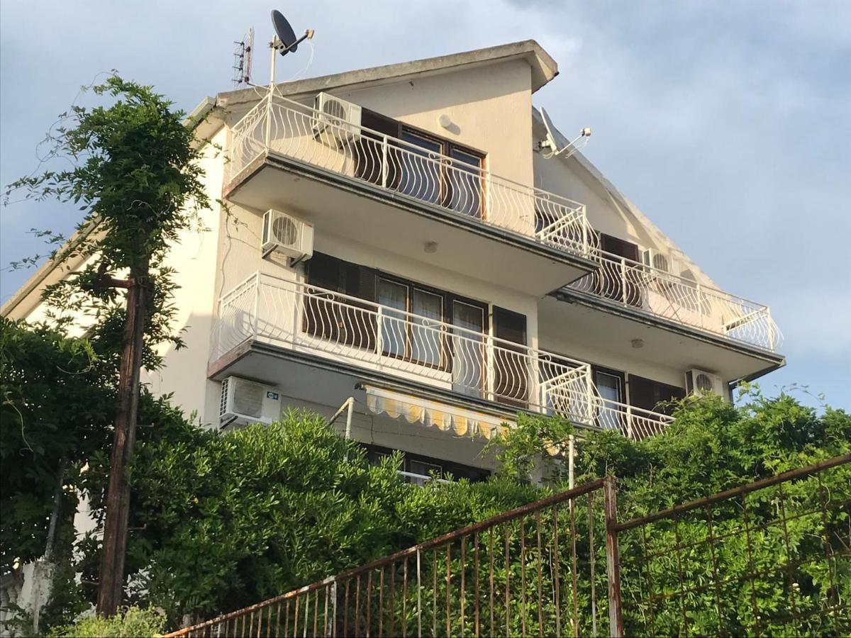 Hotel Wisteria à Tivat Extérieur photo