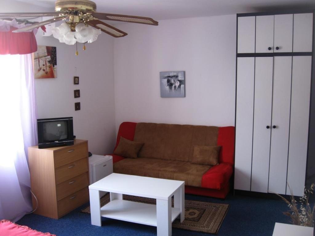 Hotel Wisteria à Tivat Extérieur photo
